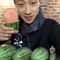 郯城网红吃瓜事件视频播放,视频播放引发全网热议  第2张